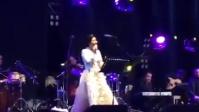 شيرين في حفلها بالرياض: «اسكت يا بؤي» (فيديو)