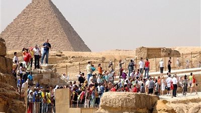 ضبط 12 مشتبها وتنفيذ 13 حكما في حملة بالمنطقة الأثرية في الهرم