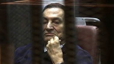 محامي الشهداء يطالب بعلاج مبارك على نفقته الخاصة بسبب «السوابق»