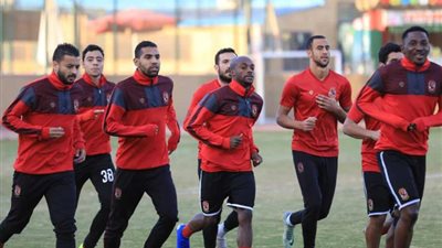 تدريبات بدنية وخططية للاعبي الأهلي استعدادا لطلائع الجيش