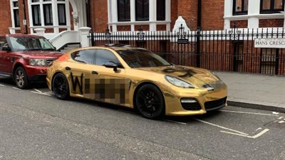 مليونير يخرب سيارته البورش من أجل 