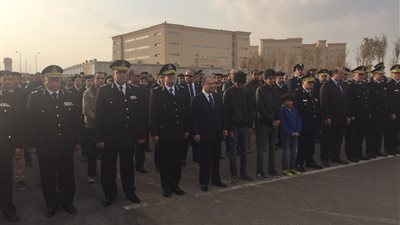 بالصور .. وزير الداخلية يتقدم جنازة شهيدي أبو النمرس