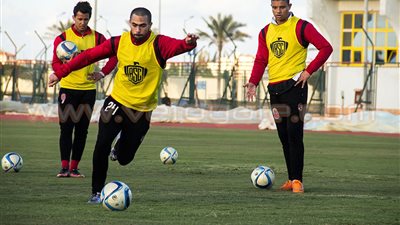 بالصور.. عاشور يغيب عن مران الأهلي وسليمان يشارك بعد التخلص من الإصابة