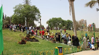 إقبال كثيف على الحديقة الدولية للاحتفال بشم النسيم (صور)