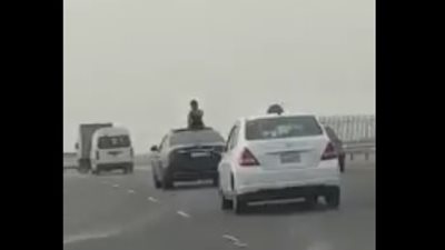 خليجية بملابس فاضحة ترقص من فتحة سيارة.. هكذا عاقبتها المحكمة (فيديو)