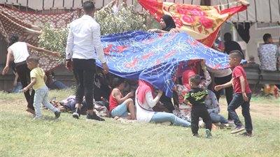 20 صورة ترصد احتفالات المواطنين بشم النسيم في حديقة الفسطاط