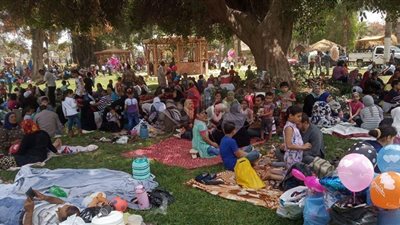 أبرز مظاهر احتفالات المصريين بشم النسيم.. إقبال كثيف على حديقة الحيوان بالجيزة.. شباب يرقصون على إيقاع الطبول بـ