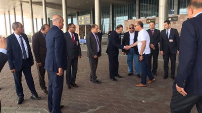وزير الطيران يتفقد مطار الغردقة تزامنا مع احتفالات شم النسيم (صور)