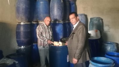 التموين: ضبط 4 طن مخلل فاسد و200 علبة سجائر مهربة بالإسكندرية