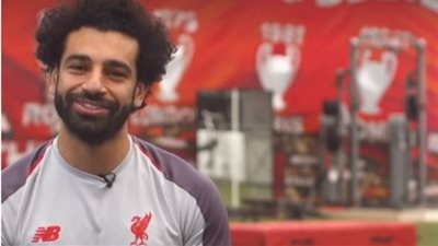 وصلة هزار بين محمد صلاح ولوفرين قبل لقاء برشلونة وليفربول (فيديو)
