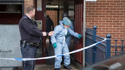 العثور على جثتي امرأتين في ثلاجة شقة بلندن (صور)