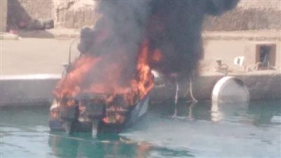 اندلاع حريق في لنش سريع بالغردقة (صور)