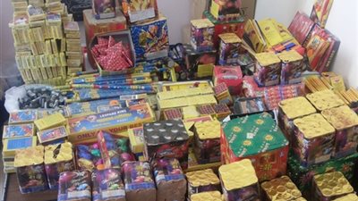 ضبط 12 ألفًا و522 صاروخ ألعاب نارية بحوزة عاطل في أسيوط