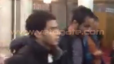 بالفيديو ..عمر جابر وأيمن حفني و«العندليب» يشاركون في جنازة حمادة إمام