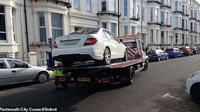 حاولت خداع شرطي المرور بغرامة مزيفة فتلقت عقابا قاسيا (صور)