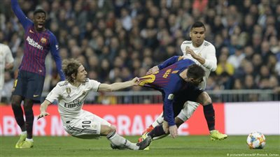 كيف أصبحت كرة مودريتش الذهبية وبالًا على ريـال مدريد؟