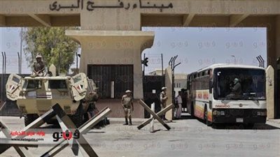 إغلاق بوابات معبر رفح مع استمرار عبور الفلسطينيين