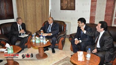 «عبد العزيز» يستقبل مجلس إدارة نادي الشمس بمركز التعليم المدني