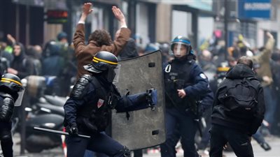 اشتباكات بين الشرطة والمتظاهرين في فرنسا بمناسبة عيد العمال