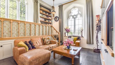 كنيسة تتحول لمنزل رائع للبيع بسعر 650 ألف جنيه إسترليني (صور)