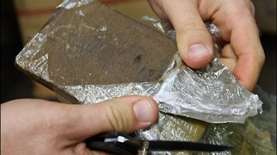 حبس عاطلين بتهمة الاتجار في المخدرات بالإسماعيلية