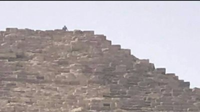 الداخلية تكشف تفاصيل تسلق مدرب سباحة الهرم الأكبر وإلقاء الحجارة من أعلى قمته