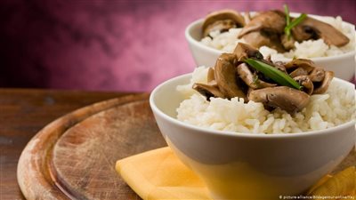 بخلاف المعتقد الشائع.. أكل الأرز يساعد على الرشاقة!