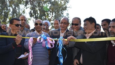 بالصور.. سكرتير عام الإسماعيلية يفتتح مخبزًا بـ«عين غصين»