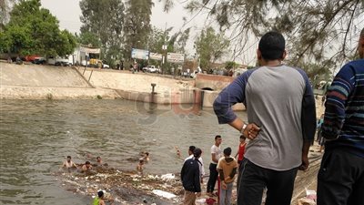 انتشال جثة شاب غرق في 
