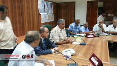 بالفيديو والصور.. طارق المهدي يعقد اجتماعًا بحضور رئيس مجلس إدارة القناة لتوزيع الكهرباء