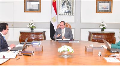 السيسي يكلف بدعم وتطوير خدمات قطاعي الصحة والتعليم.. يشدد على ضرورة تخفيف العبء المادي عن كاهل الأسر المصرية.. ويأمر بتحقيق متطلبات العصر والثورة الصناعية الرابعة