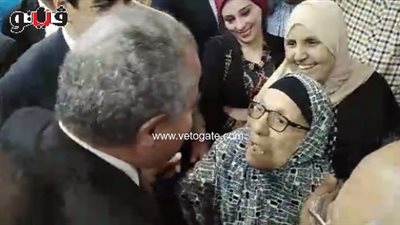 سيدة لوزير التموين: «الخير مالي البلد».. و«مصيلحي» يرد: «انتو الأمان» (فيديو)