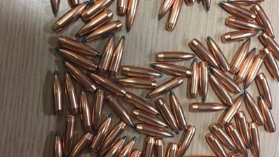 ضبط ١٠٠ طلقة نارية محظورة دوليا بحوزة راكب بمطار القاهرة (صور)