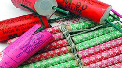 ضبط 850 ألف صاروخ ناري و5600 مطواة بالدقهلية