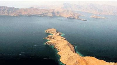 مضيق هرمز.. ممر إستراتيجي عالمي يلقن النظام الإيراني درسا قاسيا