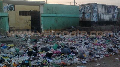 بالصور.. شوارع قحافة بالفيوم تتحول إلى مقلب قمامة