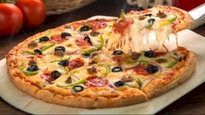 طريقة عمل البيتزا بحشوات مختلفة لغداء مختلف زي المحلات 