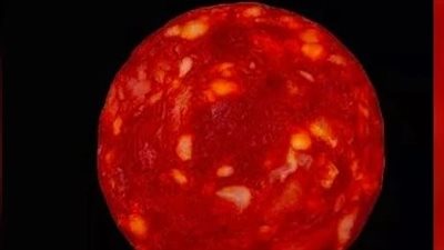 قطعة نقانق تضع عالم فيزيائي بناسا في موقف محرج