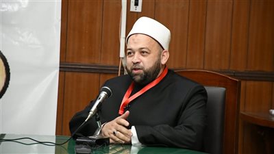 إمام مسجد عمرو بن العاص: وزير الأوقاف مقاتل يحمل لواء التنوير