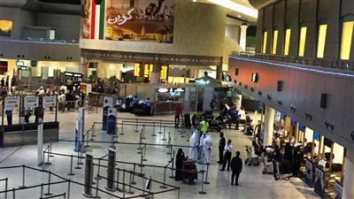القبض على ممثلة مشهورة بسبب تعاطي الخمور في مطار بالكويت 