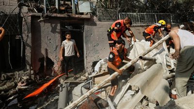 عودة الحياة لغزة بعد بدء الهدنة مع الاحتلال.. والقطاع يستقبل شاحنات الوقود ويضمد جراح مصابيه