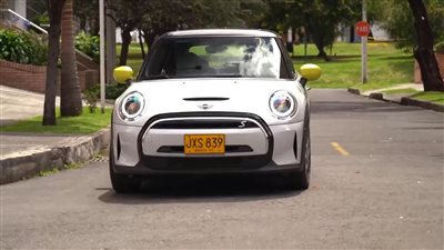 سيارات ميني تحتفظ بمحركات الوقود في سيارات 2023