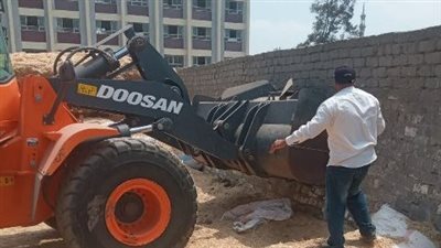 تنفيذ 10 إزالات لتعديات على الطرق والأرض الزراعية بالحسينية بالشرقية