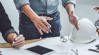 الإحصاء يكشف عدد ساعات العمل في القطاعين العام والخاص 