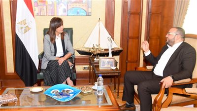 وزيرة الهجرة تستقبل محمد ثروت أحد أهم علماء علوم الأتو ثانية في العالم