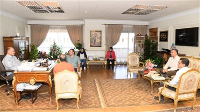 محافظ أسيوط يطالب المسئولين بالنزول الميداني لمتابعة مشروعات حياة كريمة 