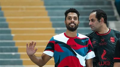 نجم سلة الأهلي يدعم فريق الكرة بمباراة الاتحاد السكندري 