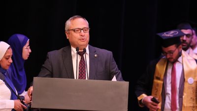 خففوا آلام مرضاكم واستروا عوراتهم.. رسالة عميد طب بنين الأزهر بالقاهرة لخريجي الدفعة 52