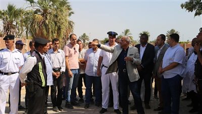 عبد المجيد صقر يتفقد المحاور المرورية الجديدة لربط شوارع حي السويس 