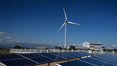 الكهرباء تعلن تفاصيل تركيب محطات الطاقة الشمسية.. يمكن تبادلها مع شركات التوزيع من خلال العداد التبادلي.. وهذه خطوات التقدم بالطلبات 